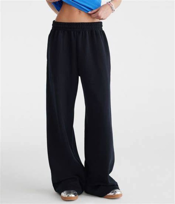 Best black sweatpants that are comfy and cute