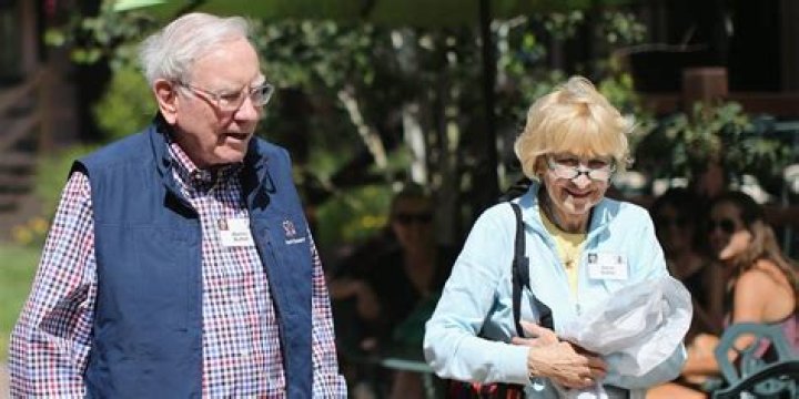 Buffett's Wife Balked at $4 Coffee, No Surprise for Berkshire Fans