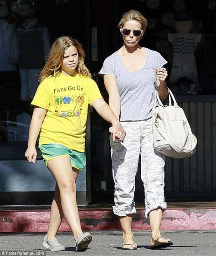 Cheryl Hines runs errands with daughter Catherine in LA Daily Mail Online