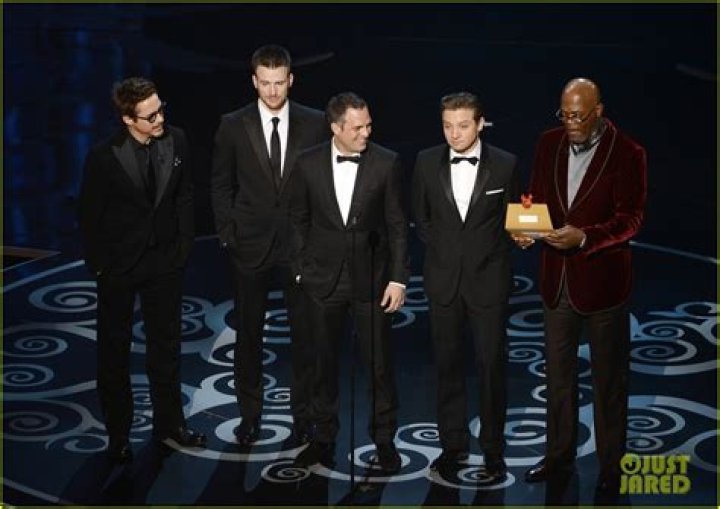 Chris Evans Oscars 2013 Red Carpet Photo 2819441 2013 Oscars