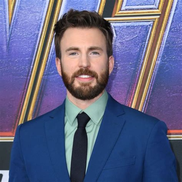 Chris Evans presented at the Academy Awards. All the Pictures From