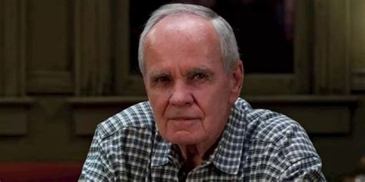 Cormac McCarthy, lauded author of The Road and No Country for Old Men, dies at 89