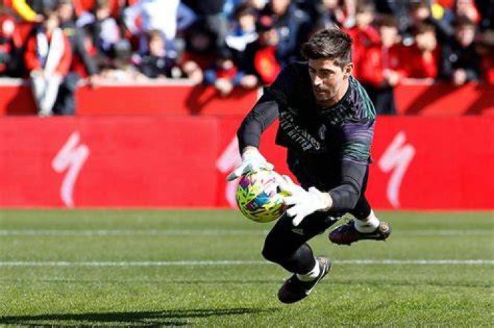 Courtois injured in warm-up before Mallorca clash
