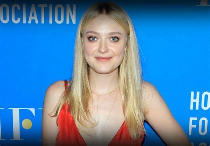 Dakota Fanning in BIkini - FamousFix