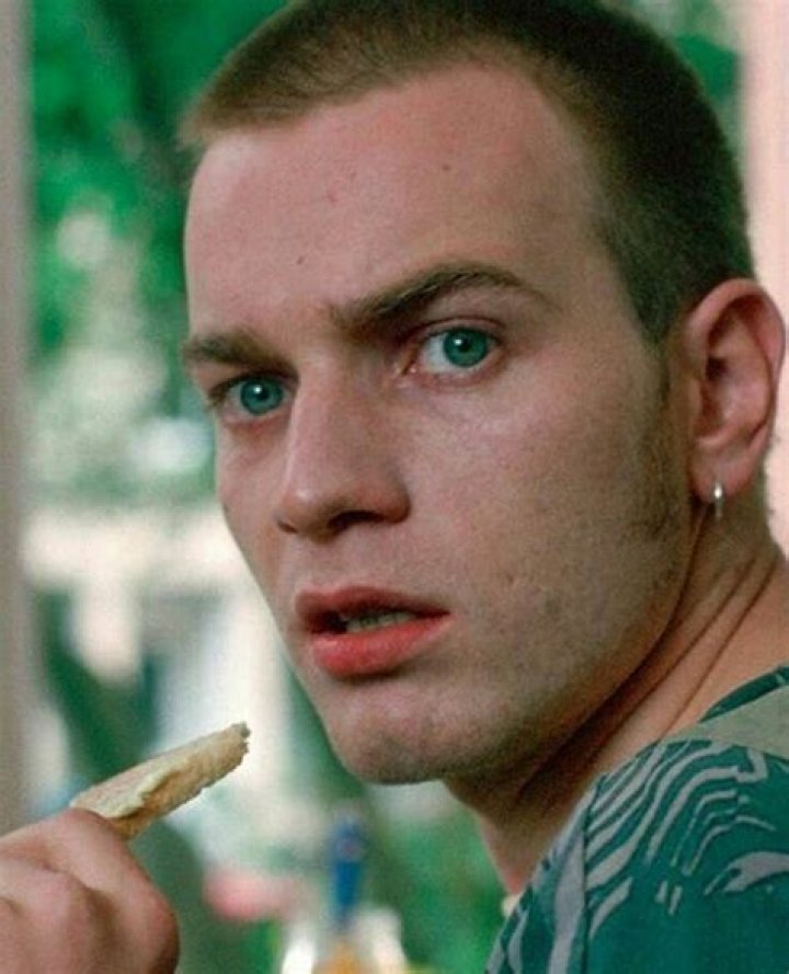 Ewan McGregor as Mark Renton and Jonny Lee Miller as Simon on railway tracks in TriStar Pictures' T2: TRAINSPOTTING