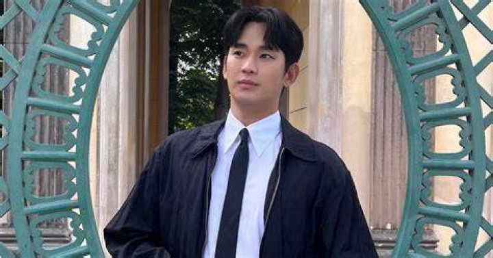 Exploring Kim Soo Hyun's Dating History A Journey Through Love And Fame