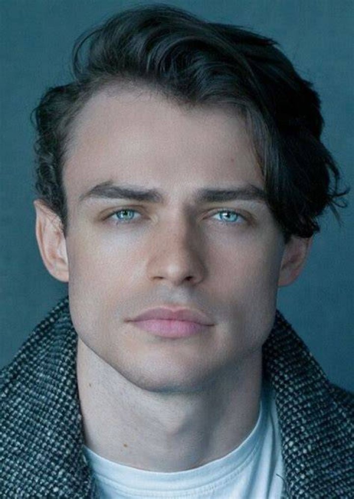 Fan Casting Thomas Doherty as James Bond in ReCast Characters for Reboot/Remake on myCast