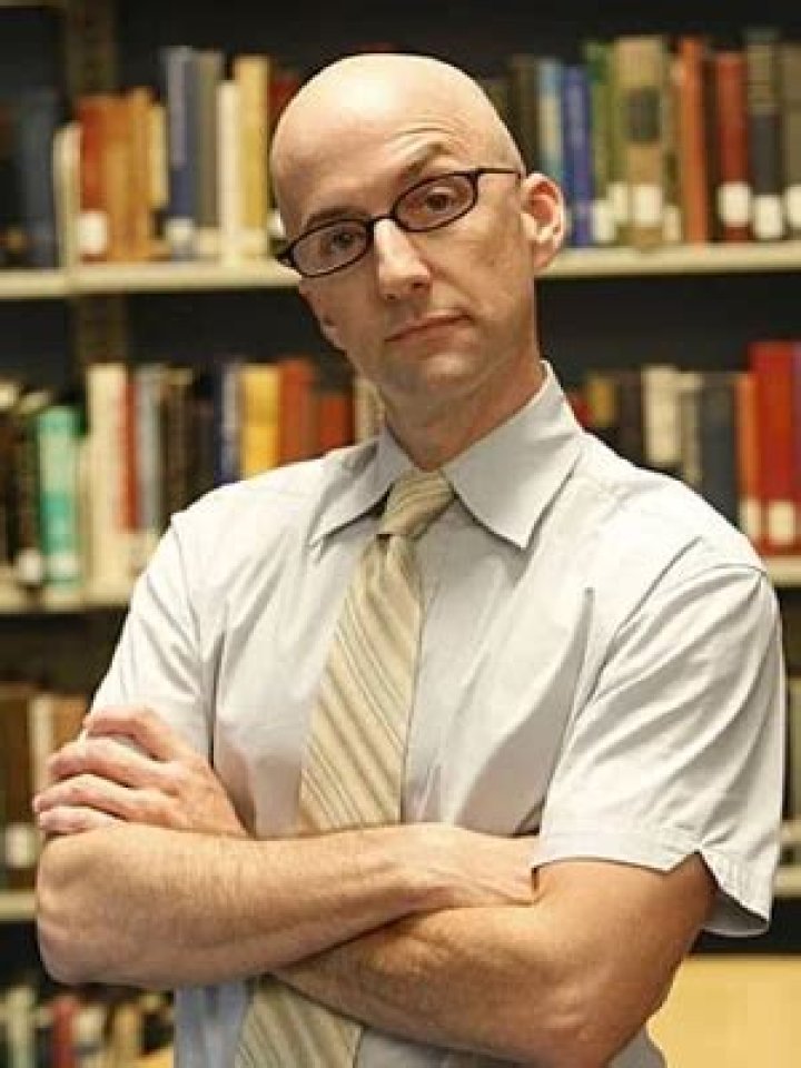 Find an Actor to Play Dean Craig Pelton in Community (1989-1995) on myCast