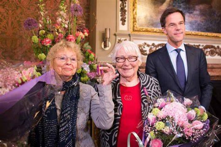 Freddie and Truus when awarded the Mobilisation War Cross by the Dutch Prime Minister in 2014. Photo / Supplied
