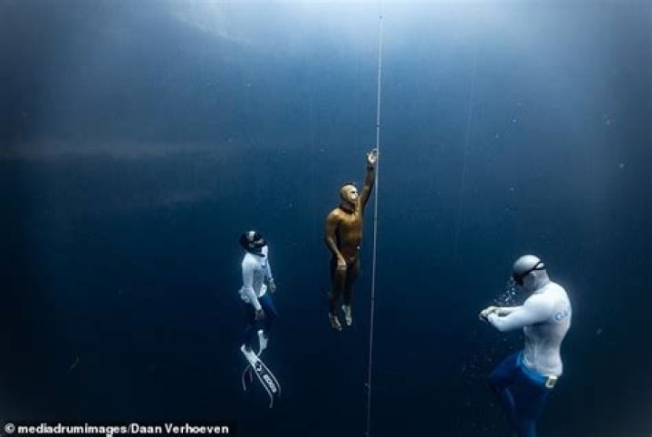 Free diver sets new record with 7 minute 45 second breath hold