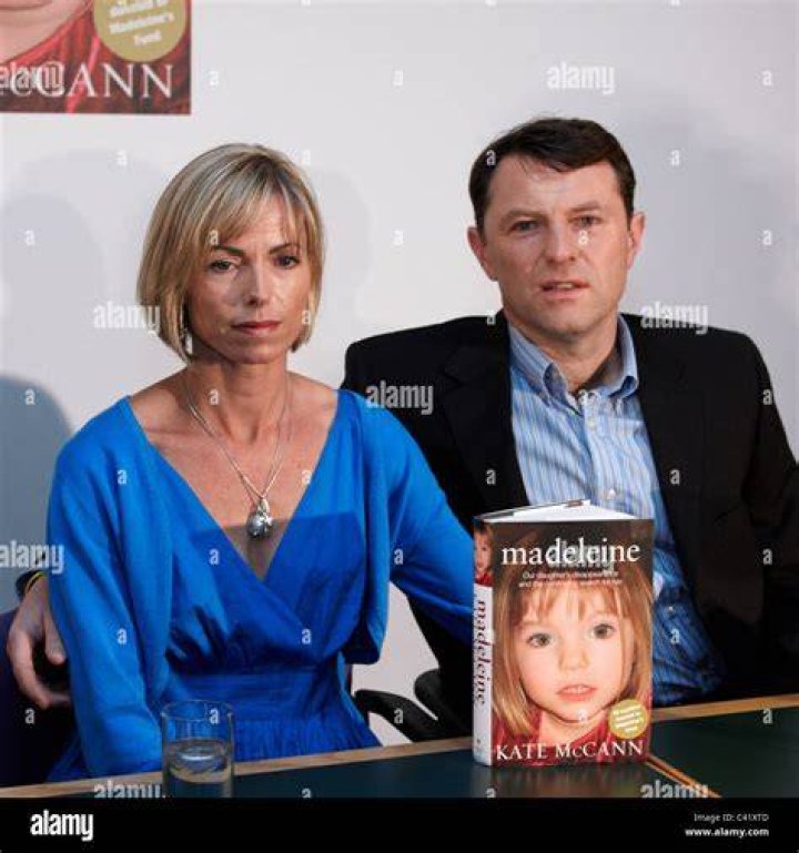 Gerry and Kate McCann plays with their twins Amelie and Sean in their appartment in Praia da Luz in Portugal 19 May 2007. Photo / Getty Images 