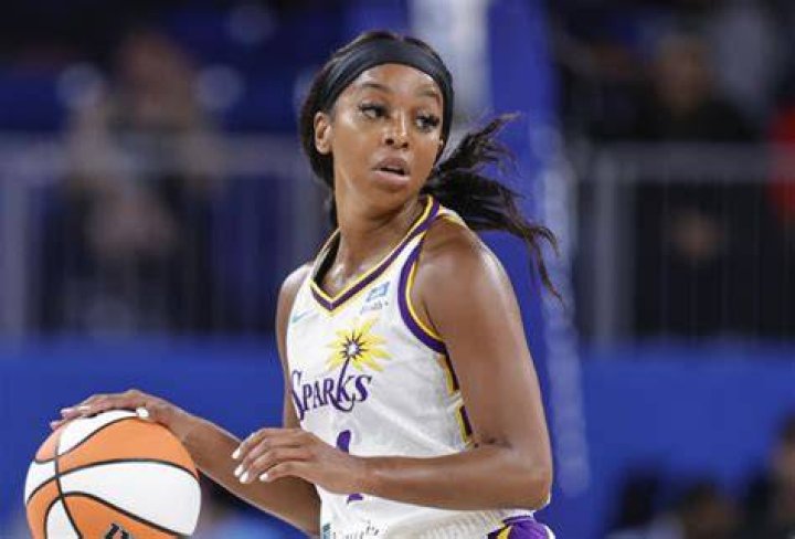 How old is Lexie Brown?