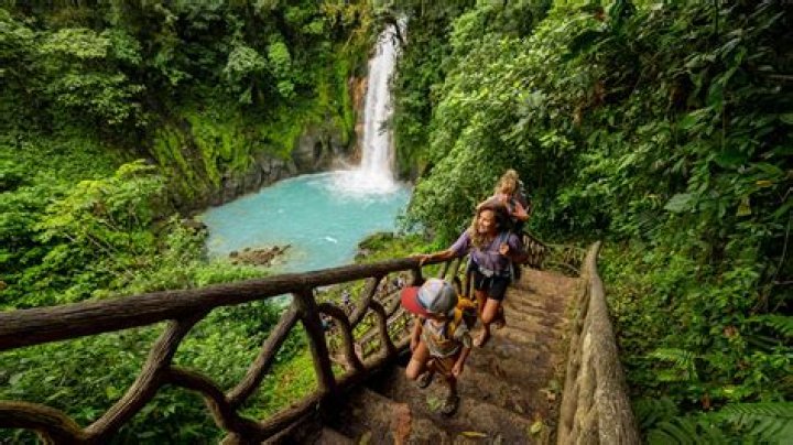 how to travel costa rica