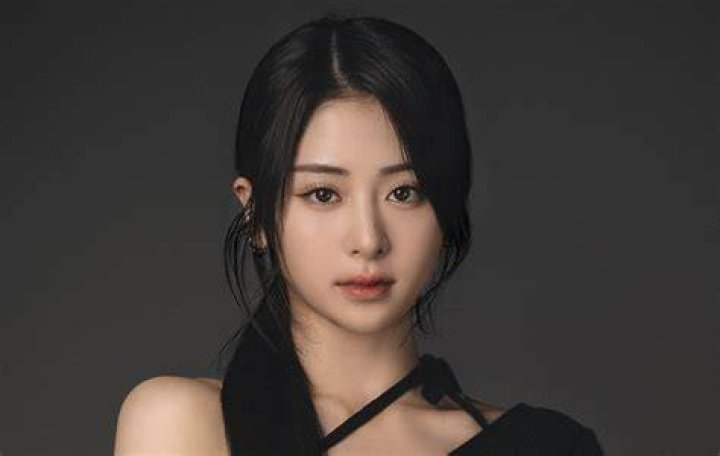 Huh Yunjin as Le Sserafim in Face Claims sorted by asian pop groups