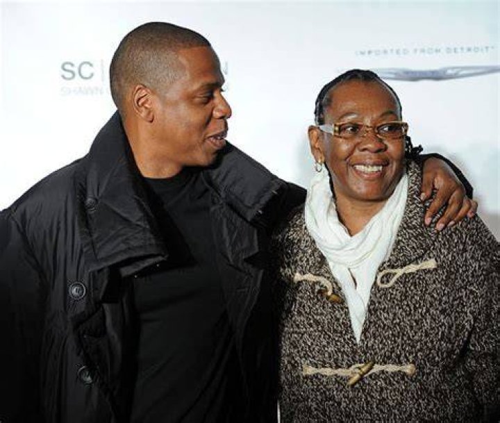 Jay-Z poses with his mother, Gloria Carter. Photo / Getty 