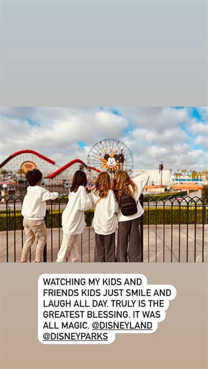 Jennifer Love Hewitt, Family, Disneyland, Instagram