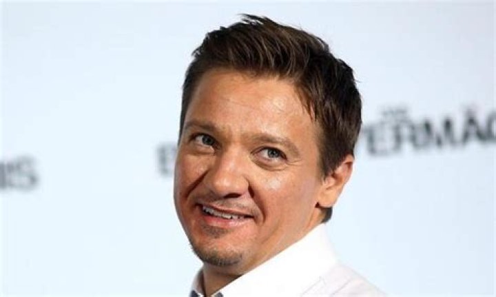 Jeremy Renner shacks up with pregnant ex