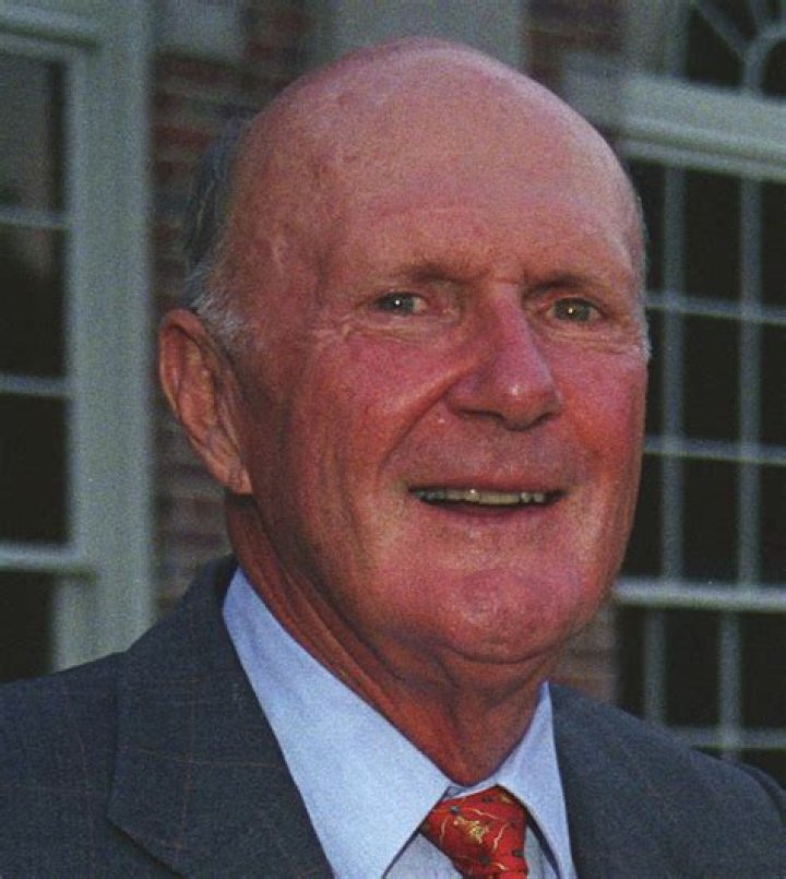 Julian Robertson and his late wife, Josephine, at Cape Kidnappers Golf Course in 2008. Photo / NZME