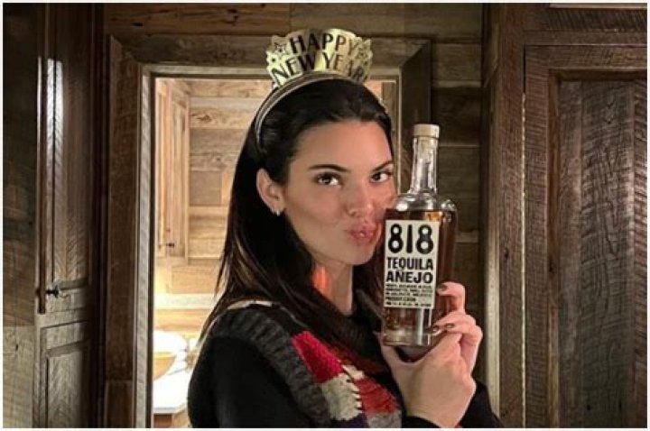 Kendall Jenner’s new alcohol campaign offends the Mexican masses Kendall Jenner’s new alcohol campaign offends the Mexican masses