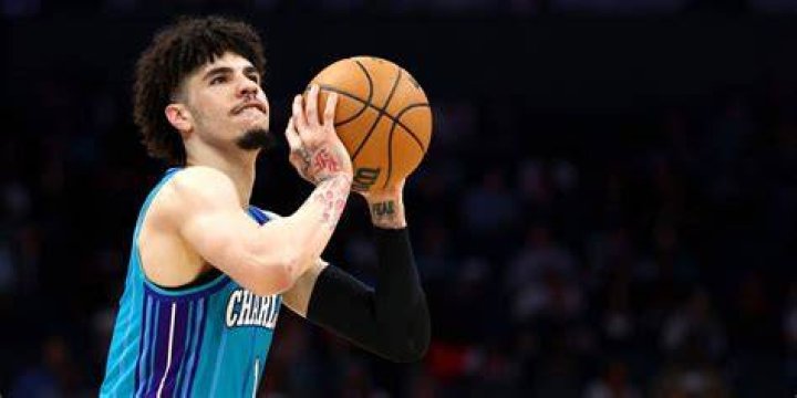 LaMelo Ball's height, salary, age, net worth, girlfriend, Instagram, brothers, father