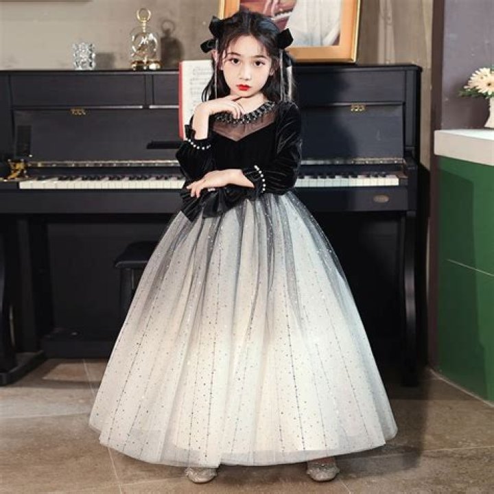 Long sleeved ensemble Long sleeved ensemble