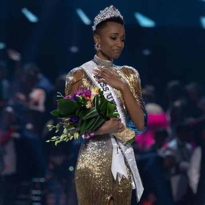 ‘Our Forever Miss Universe’: Zozibini Tunzi Gracefully Hands Over Crown ‘Our Forever Miss Universe’: Zozibini Tunzi Gracefully Hands Over Crown