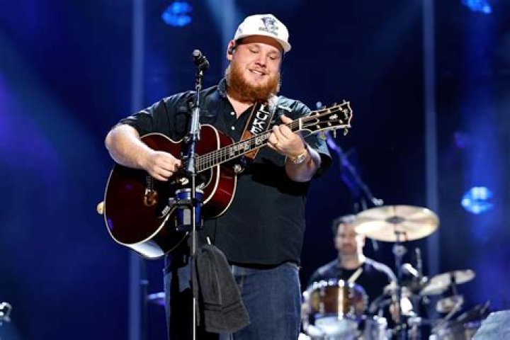 Luke Combs On &lsquo;Growin&rsquo; Up&rsquo; After Country&rsquo;s Unlikely Overnight