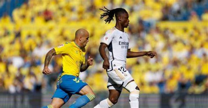 Madrid beat Las Palmas but Girona move top of La Liga