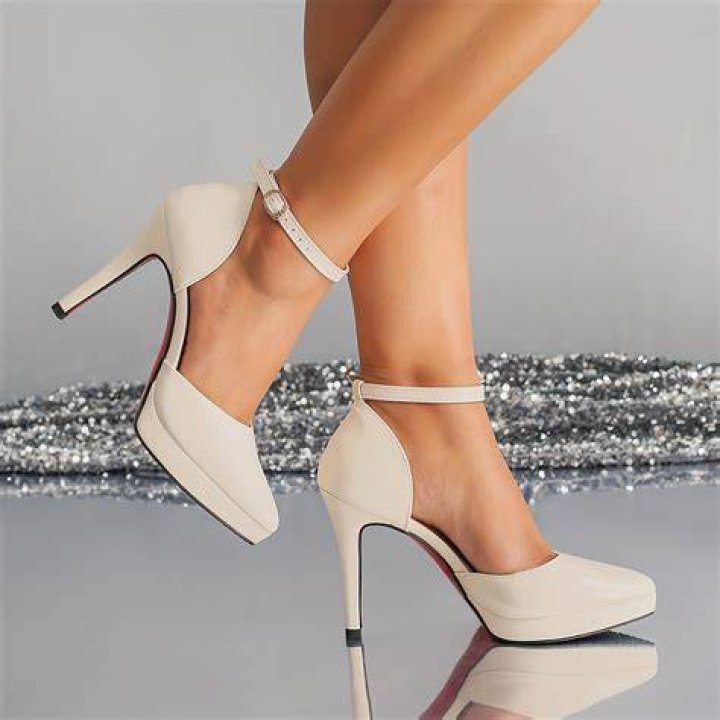 Man, High Heels, Online Debate, South Africa, SA Relationships Man, High Heels, Online Debate, South Africa, SA Relationships