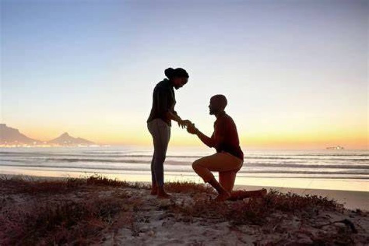Man Uses Quiz to Propose to Girlfriend in Viral Clip, SA Gets the Butterflies: 'Beautiful'
