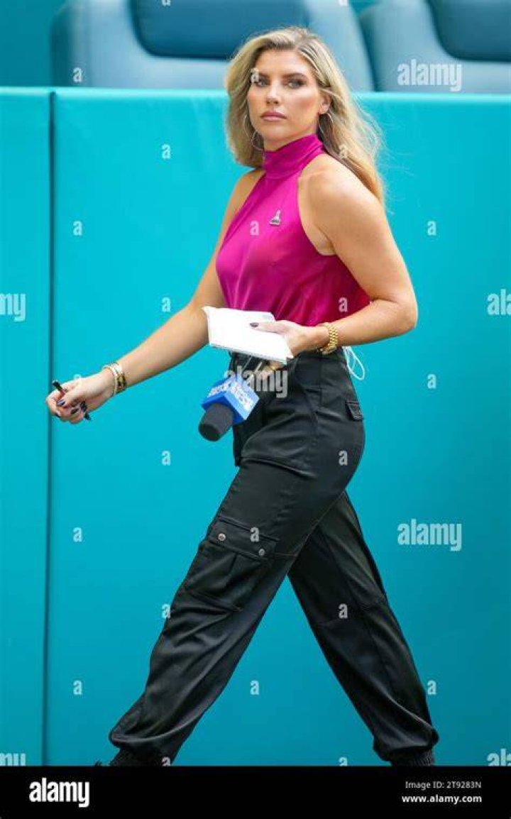 Melanie Collins height