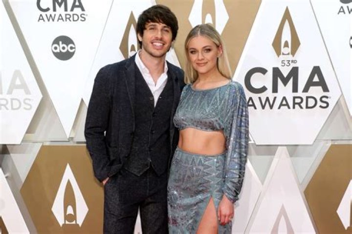Morgan Evans, Chase Stokes and More
