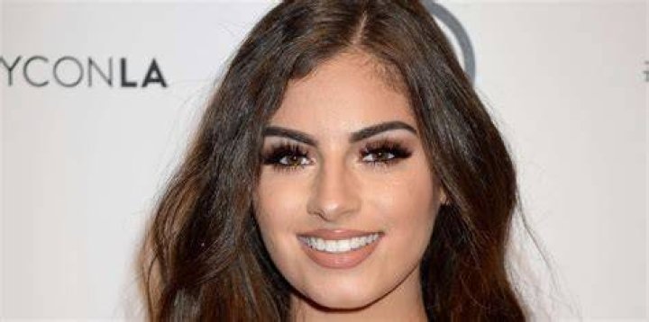 Nazanin Kavari height