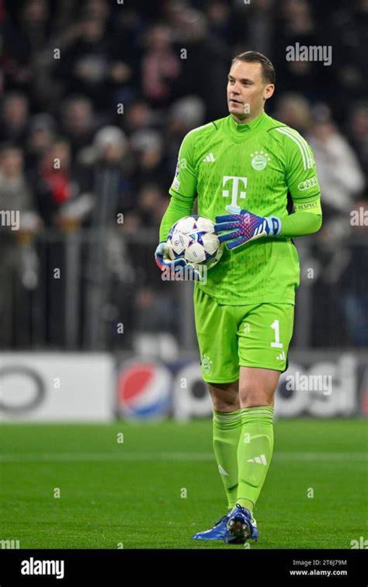 Neuer 'put personal interests' above Bayern, says sporting director