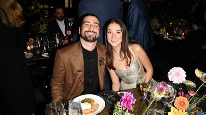Noah Kahan's Fiancee: A Deep Dive Into Their Relationship