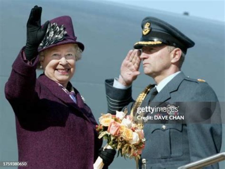 October 25, 2001: Queen Elizabeth II stands in the 18th Century Room at London's Buckingham Palace. A 1771 Johann Zoffany portrait of King George III hangs in the background. Photo / AP