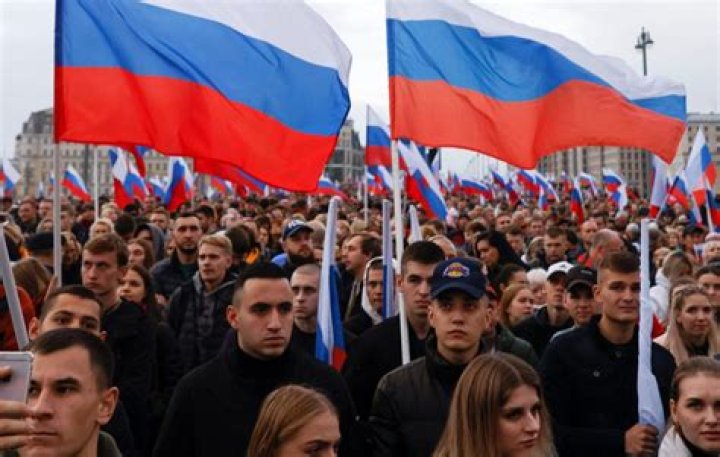 People, most of them Russians, walk after they crossed the border between Georgia and Russia at Verkhny Lars, in Georgia, on Wednesday. Photo / AP
