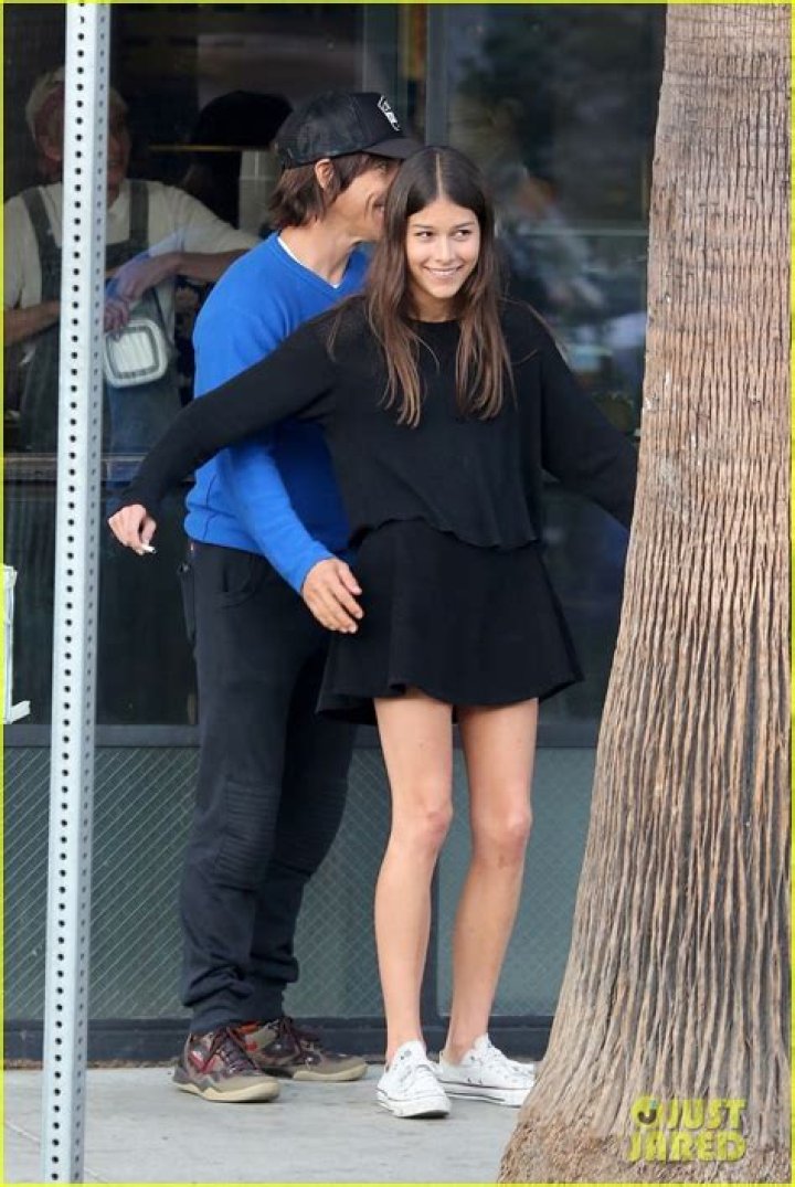 Photo anthony kiedis 20 year old girlfriend show off pda 12 Photo