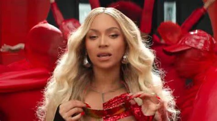 Photos from When the Beyhive Defends Beyoncé