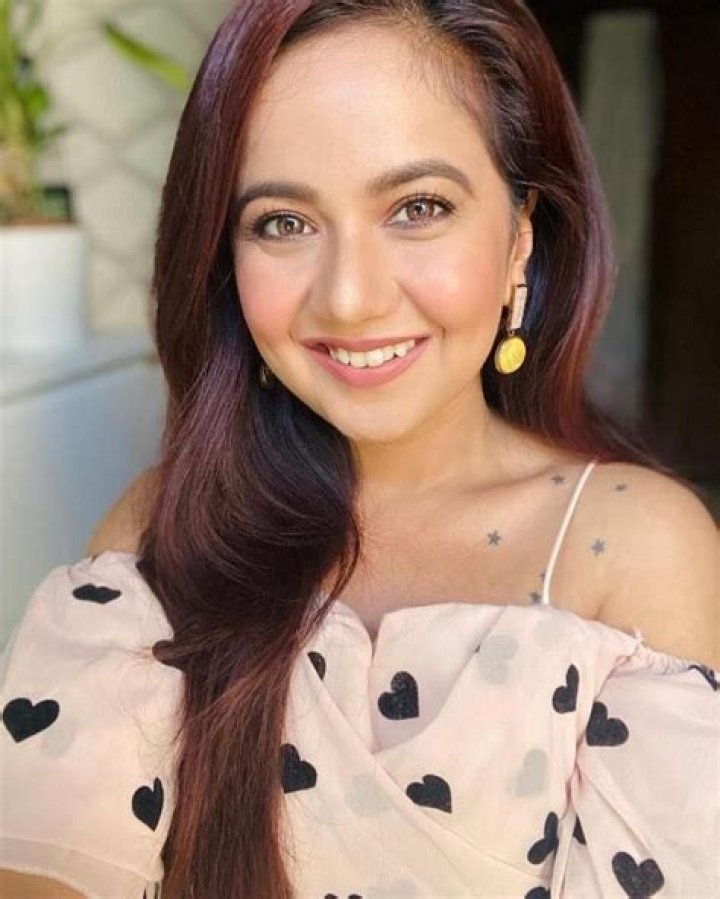 Roopal Tyagi Pic