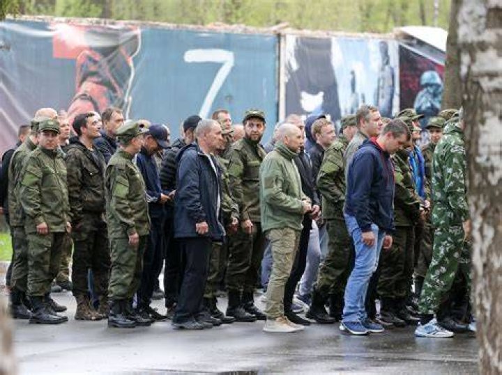 Russian recruits stand outside a military recruitment centre in Volzhskiy, Volgograd region, on Wednesday. Photo / AP 