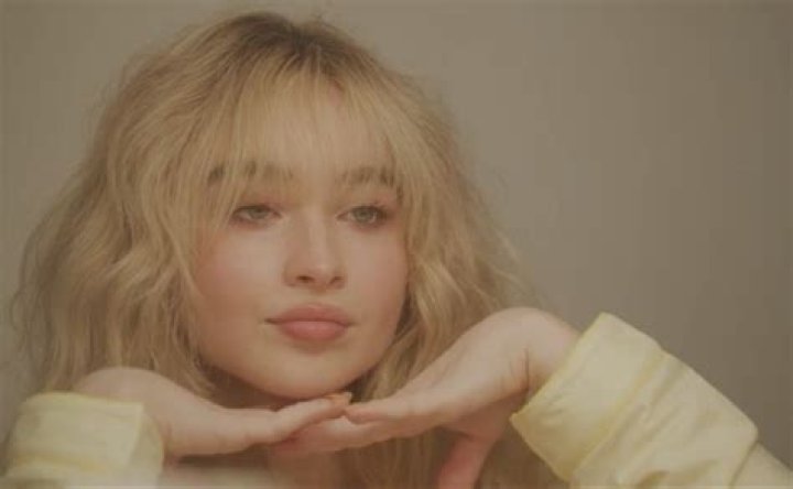 sabrina carpenter pics on Twitter "sabrina carpenter."