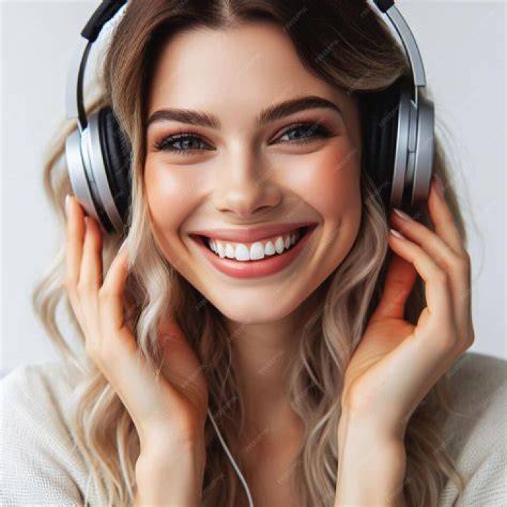 smiling person with headphones in front of blurred Stockholm street