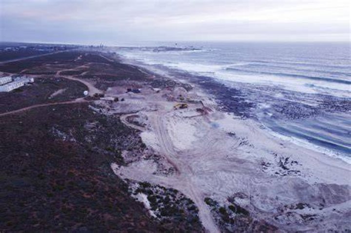 Surfers, miners fight over South Africa's white beaches