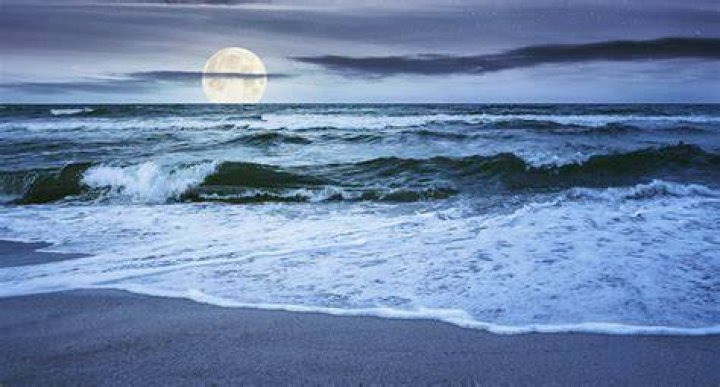 The tide moves in.