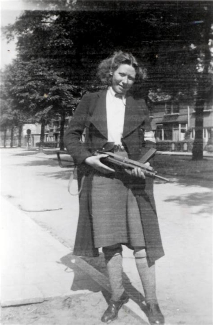 Truus Oversteegen with a Sten machinegun. Photo / Supplied