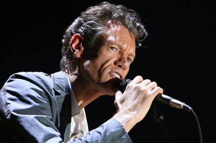 What happened to country singer Randy Travis?