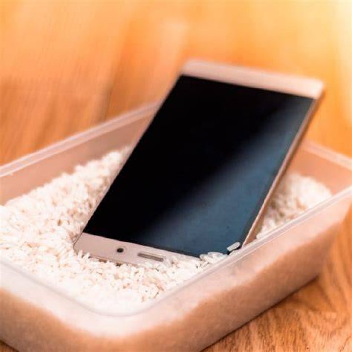 Why You Shouldn't Put Your Phone In Rice